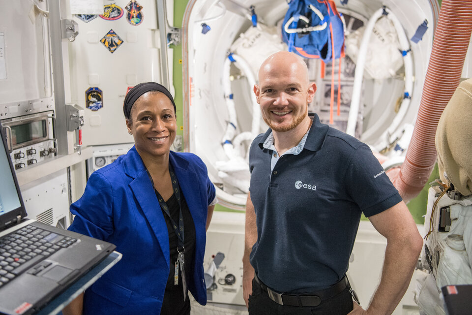 NASA-Astronautin Jeanette Epps und ESA-Astronaut Alexander Gerst im Training in Houston.