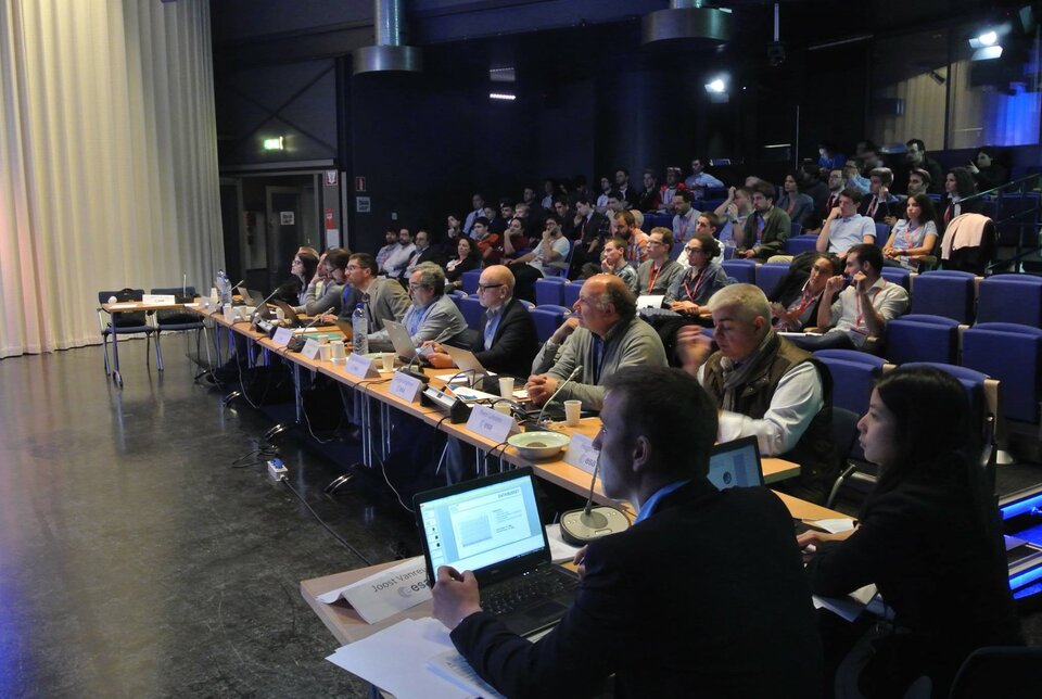 El Panel de Evaluación de CubeSat de la ESA durante las presentaciones de los equipos
