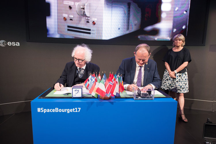 ESA signed an agreement with Space Applications Services