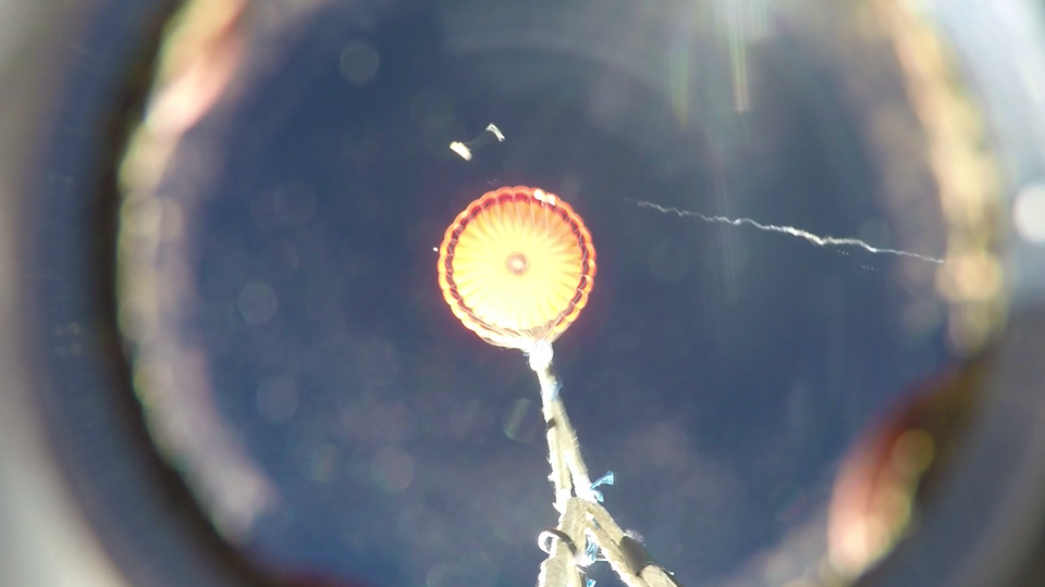 The tested parachute (seen from the capsule)