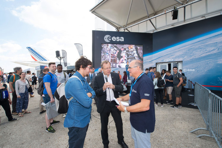 Interactive talk with visitors at the ESA Pavilion