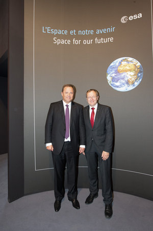 Jan Wörner and Igor Komarov at the ESA Pavilion