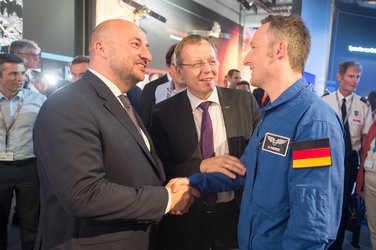 Jan Wörner and Matthias Maurer with Etienne Schneider at the ESA Pavilion 