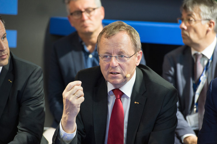 Jan Wörner during the ‘Space 4.0ur future: ESA in motion’ press conference 