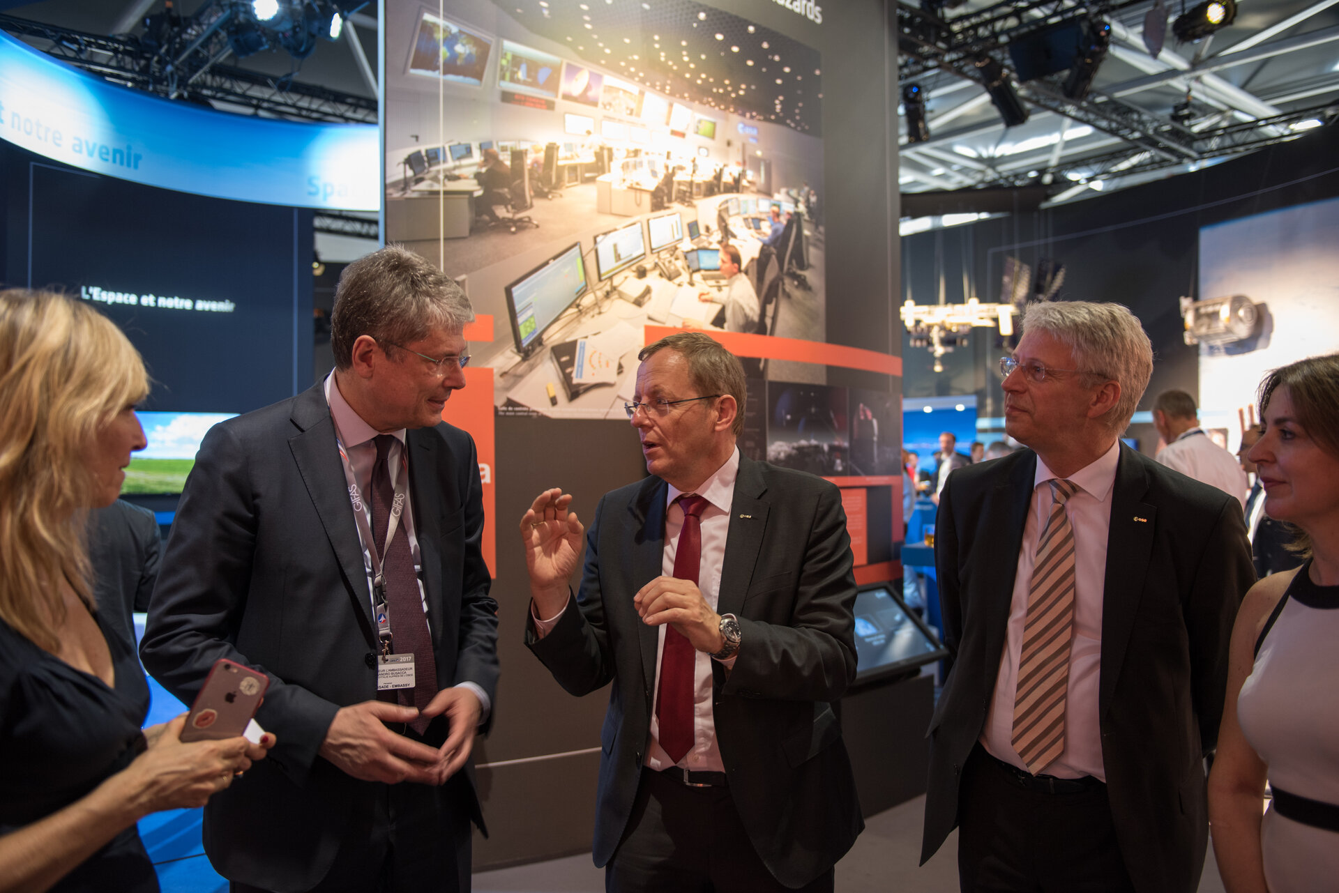 Jan Woerner shows Alessandro Busacca the ESA Pavilion