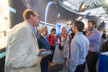 Juan De Dalmau presents to the Andalusian delegation the ESA Pavilion