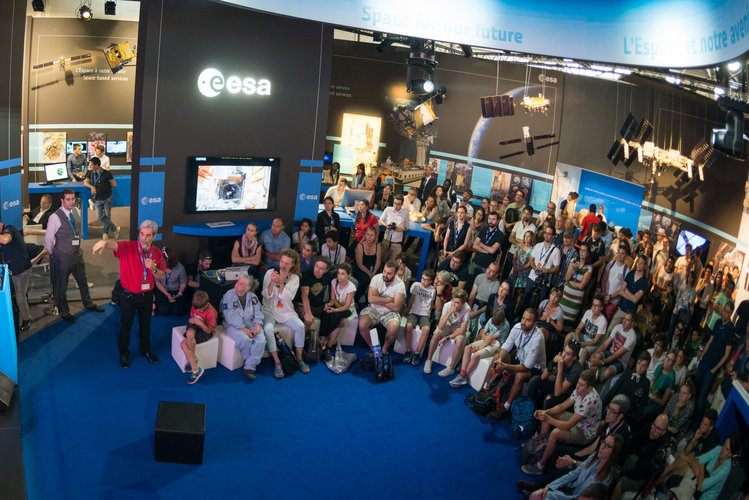 Life on the ISS explained to visitors at the ESA Pavilion