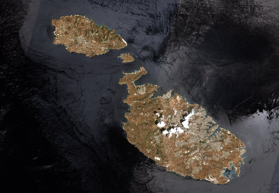Malta from space via laser