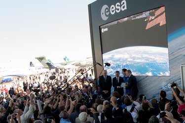 Emmanuel Macron meets Thomas Pesquet, Jan Wörner and Jean-Yves Le Gall