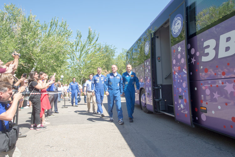 Expedition 52 crewmembers wave farewell to family and friends