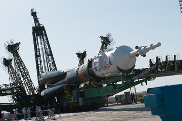 Soyuz MS-05 spacecraft moved into vertical position