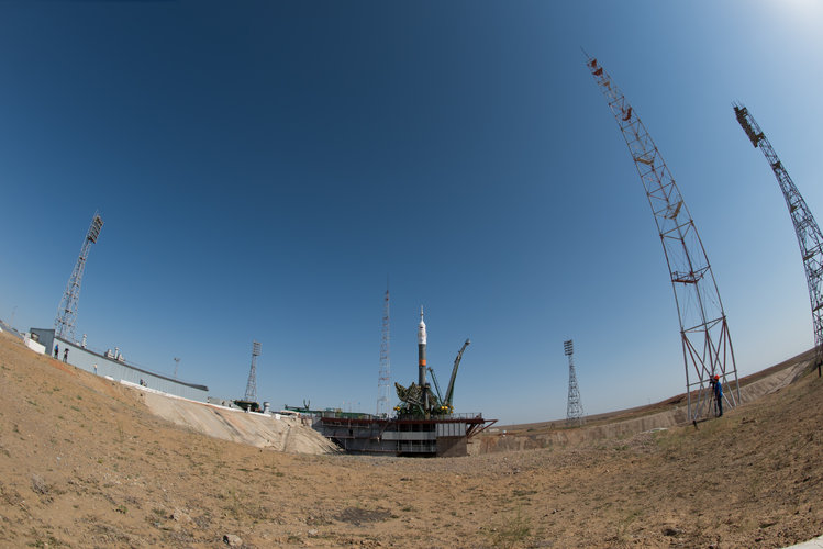 Soyuz MS-05 spacecraft moved into vertical position