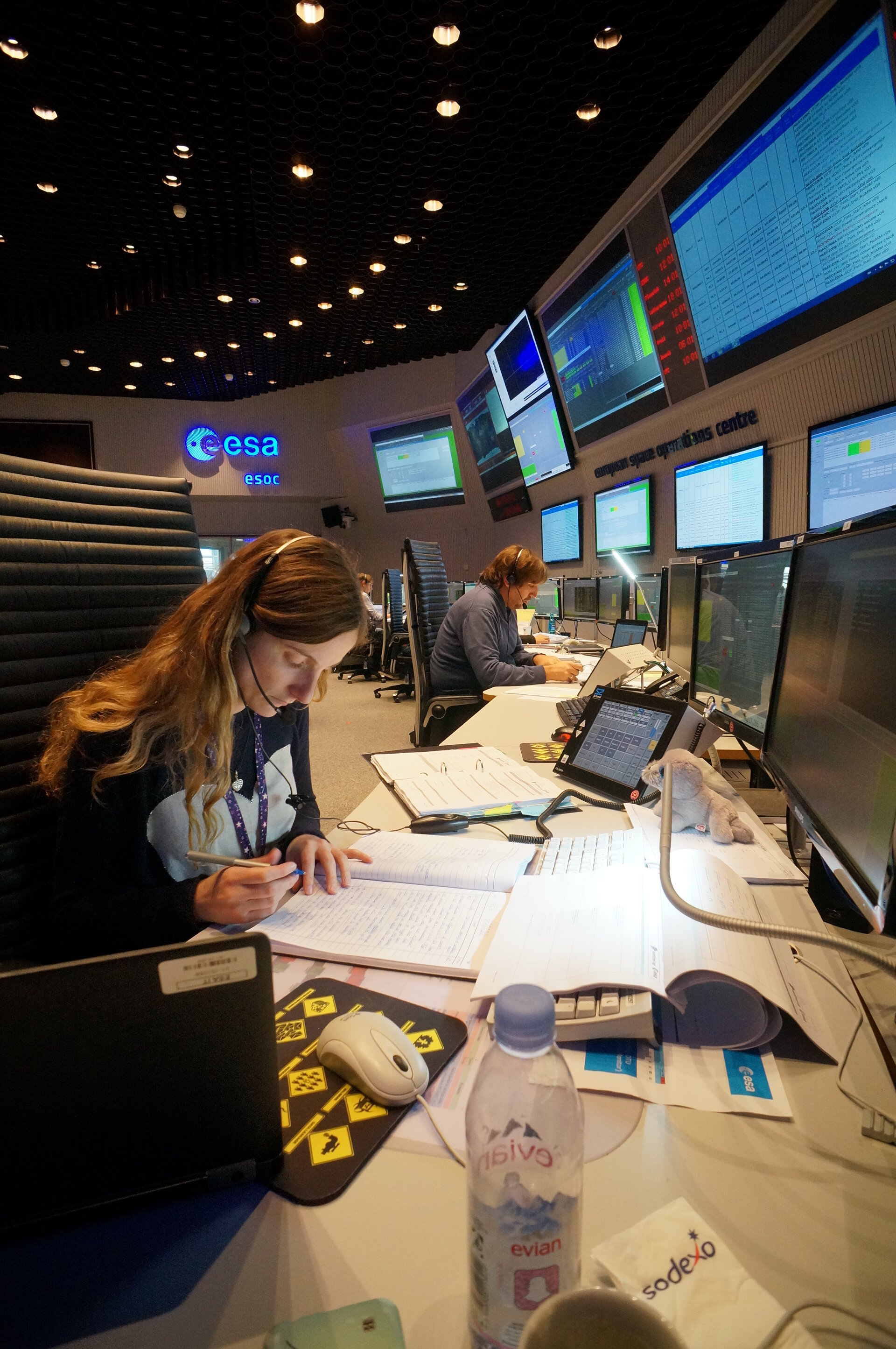 Sentinel-5P missiooni kontrolltiim ESA peamises kontrollruumis Dramstadtis Saksamaal