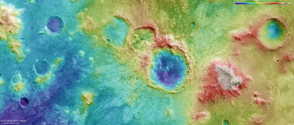 Topografía de una región craterizada en Marte