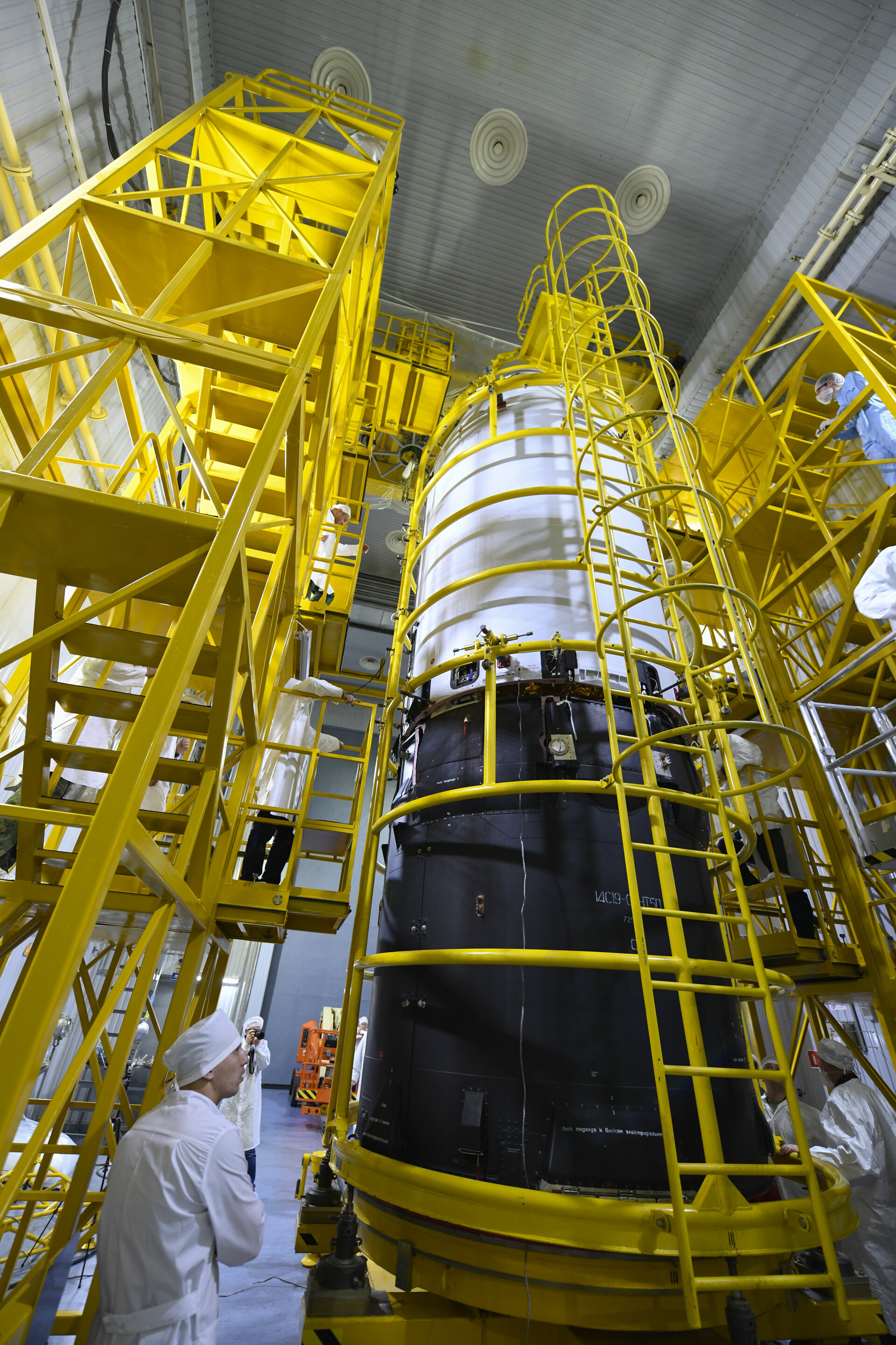 Encapsulation of Sentinel-5P within the launcher fairing