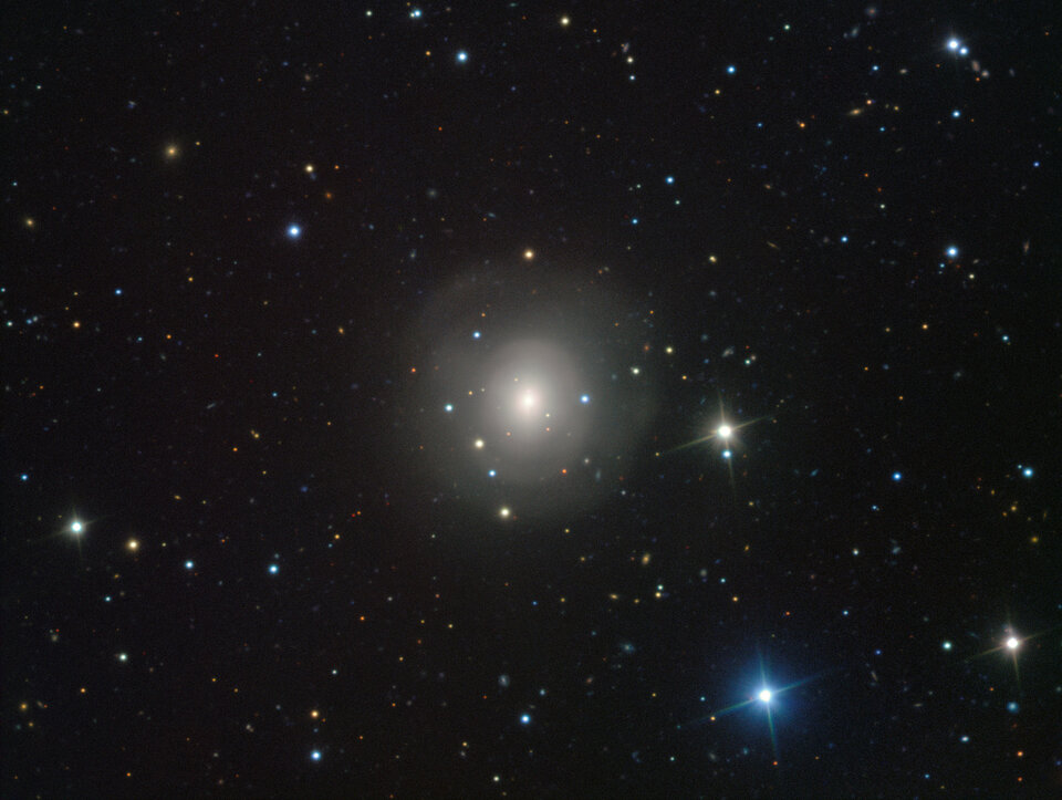 Die Galaxie NGC 4993 