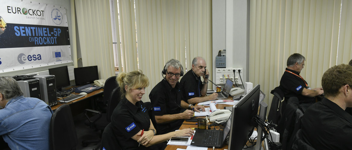Plesetsk Mission Control Center during final countdown for Sentinel-5P liftoff