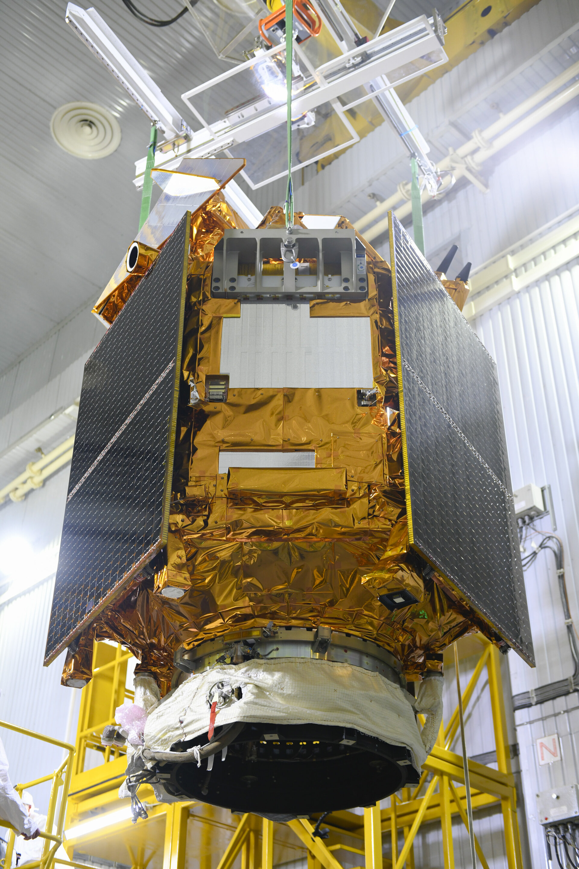 Sentinel-5P lowered on to upper stage