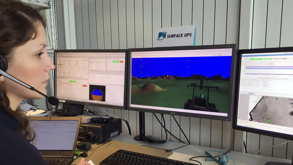 Simulating lunar surface operations 