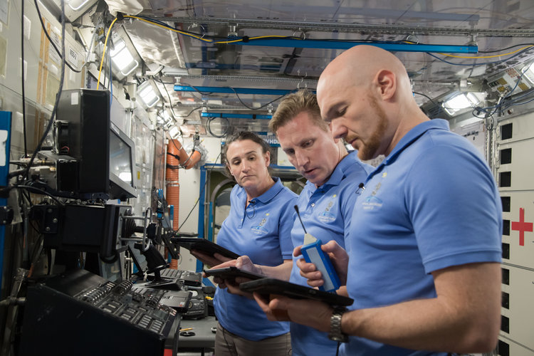 Expedition 56/57 crew members training