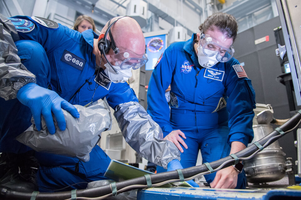 Expedition 56/57 crew members training