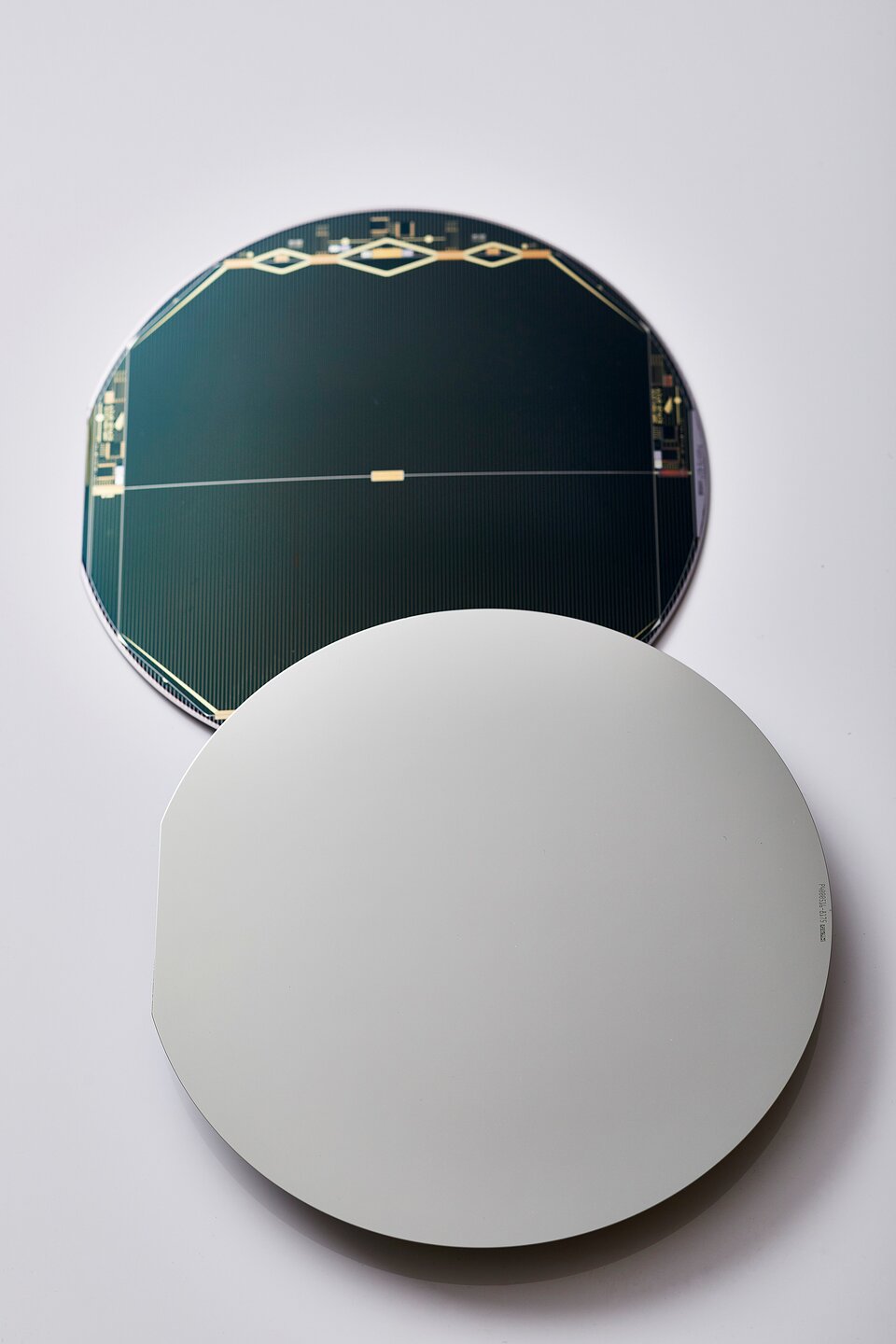 6’’ Germanium wafers before and after solar cell manufacturing
