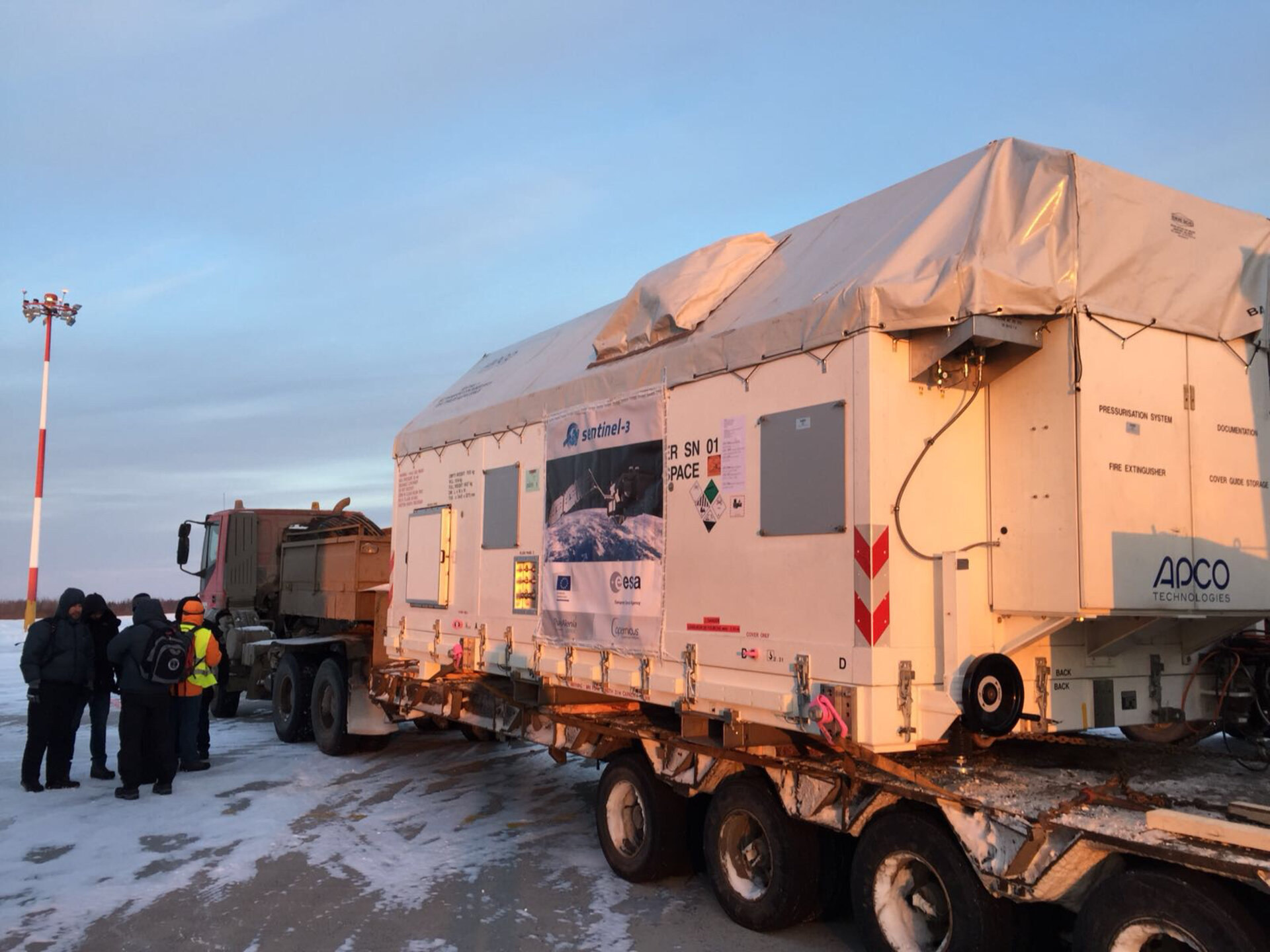 Sentinel-3B ready for the train