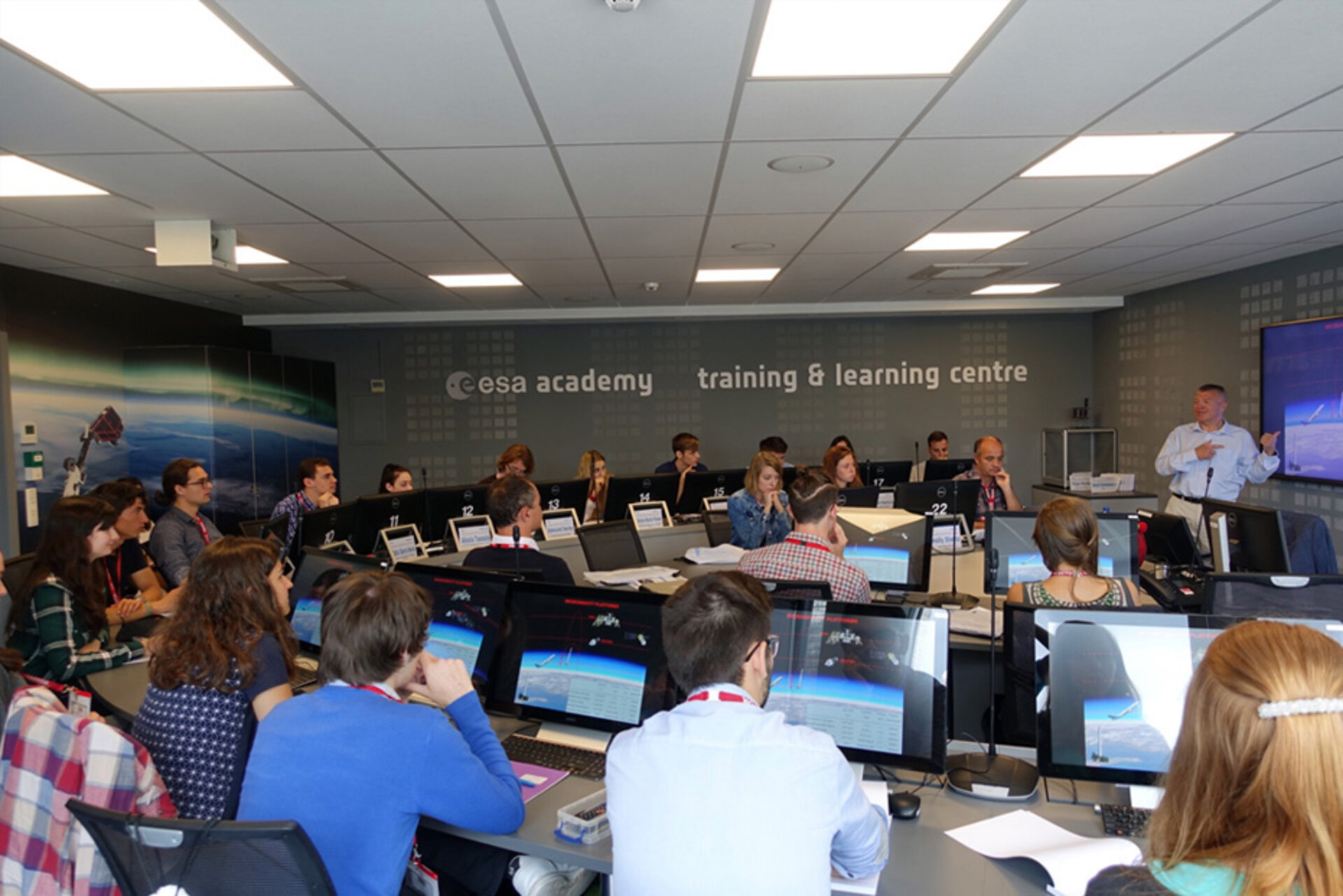 Students attending lecture during the 2017 ESA/ELGRA Summer School