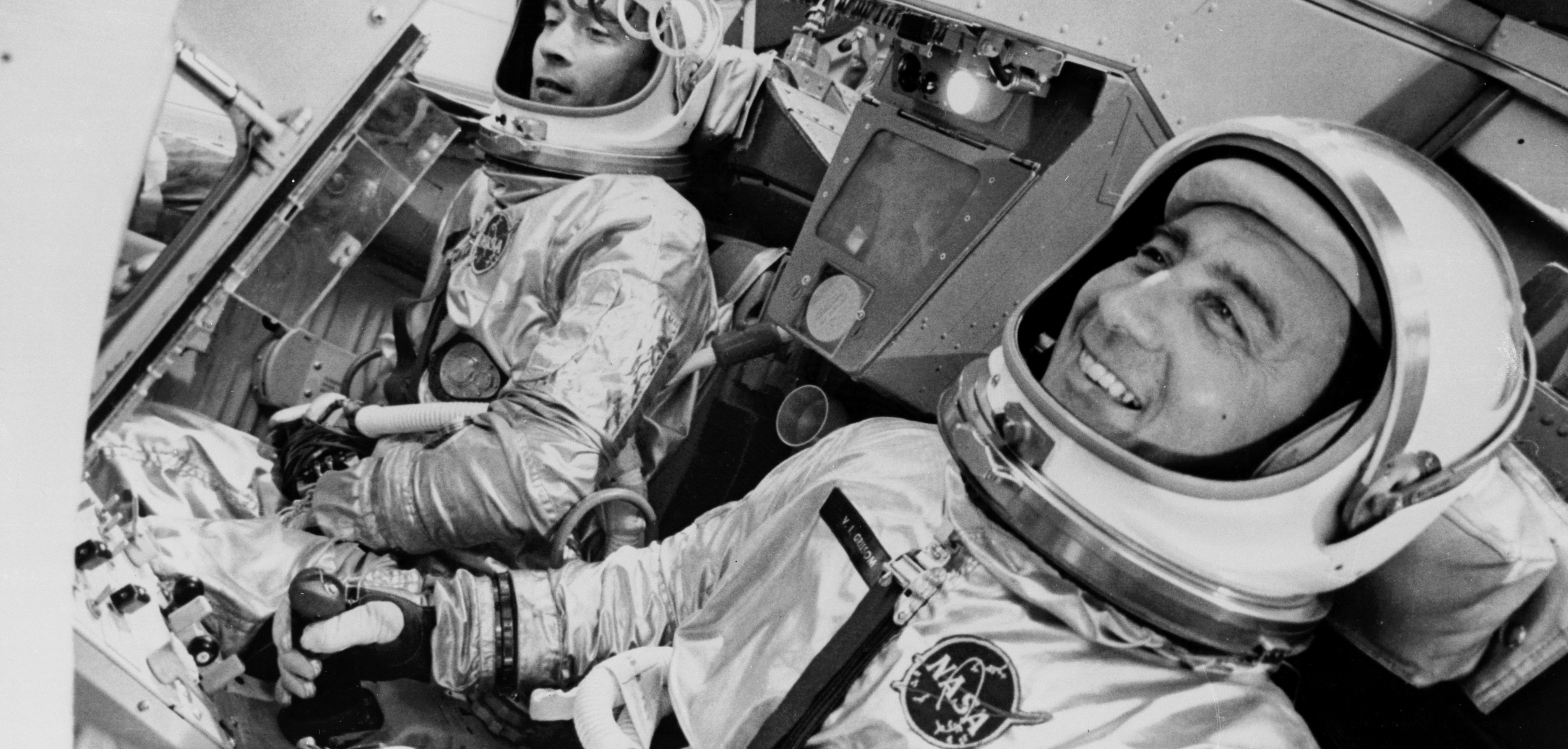 Космонавт самый длительный полет в космос. Вирджил Гриссом. Гас Гриссом астронавт. Вирджил Гриссом полет. Вирджил Гриссом фото.