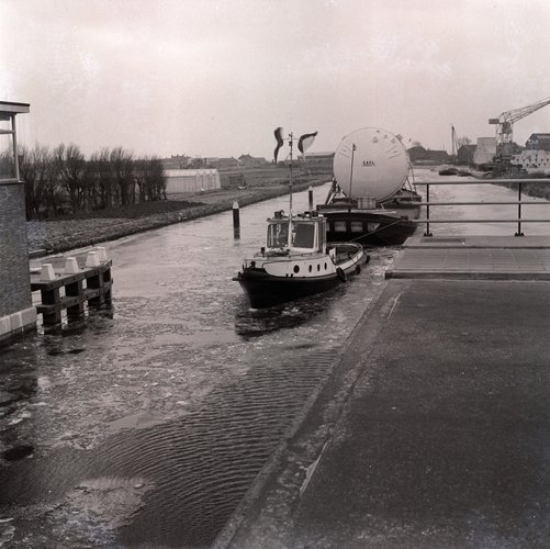 ESTEC vacuum chamber transported along Rhine, 1966