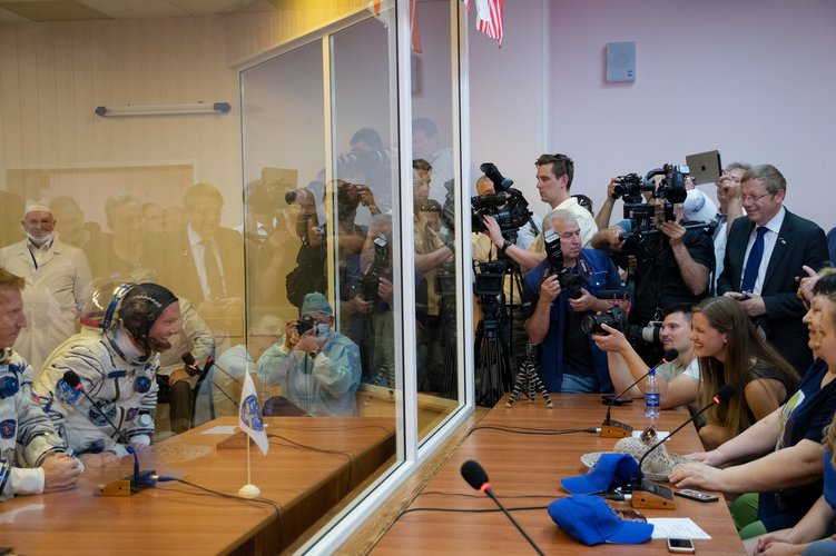 Family farewell in Baikonur