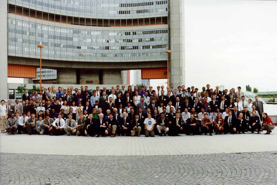 Space Generation Forum participants at third UNISPACE conference in 1999