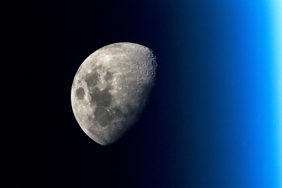Der Mond von der Internationalen Raumstation ISS aus gesehen 