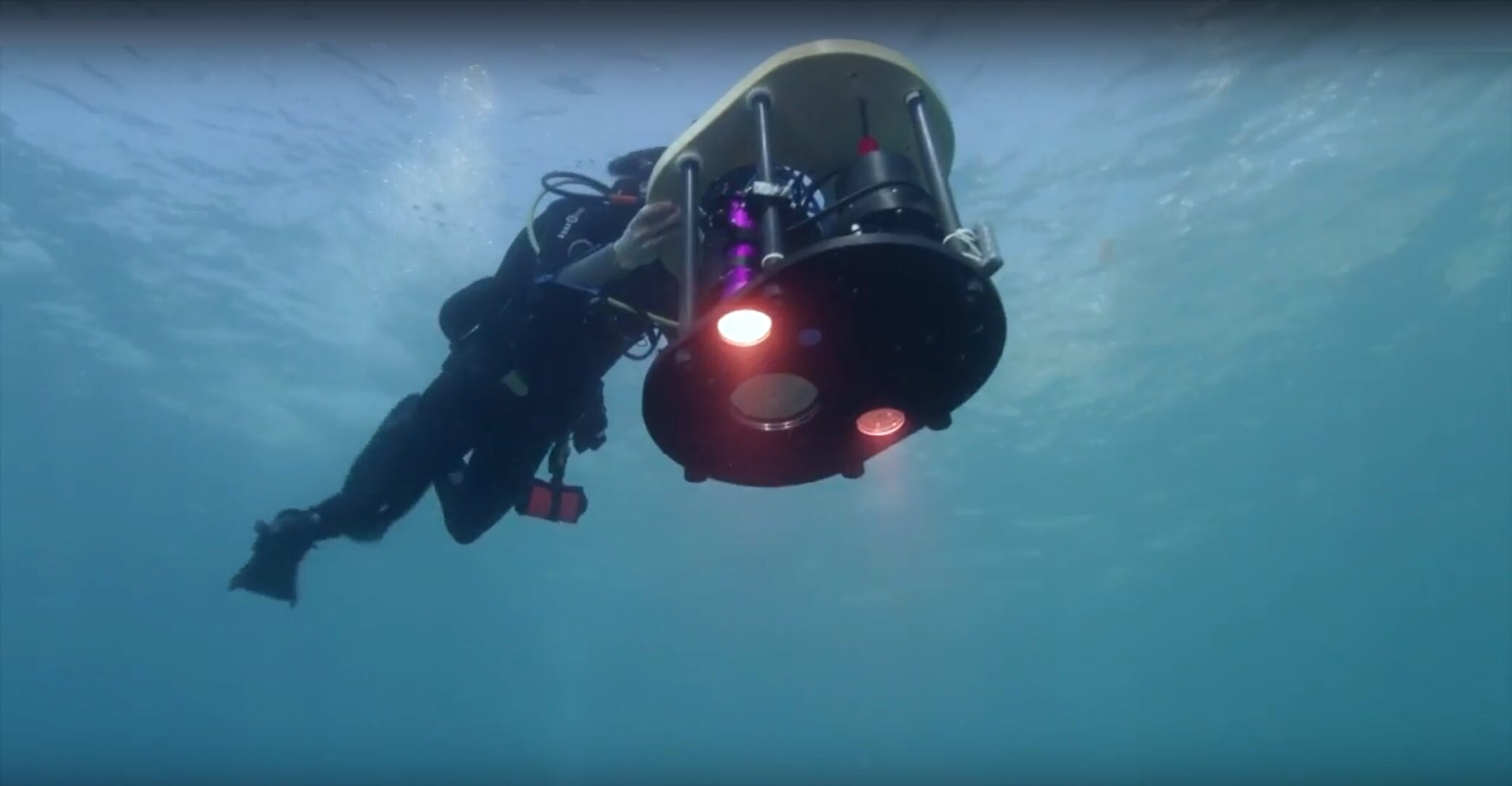 The intelligent hyperspectral underwater DiveRay camera,