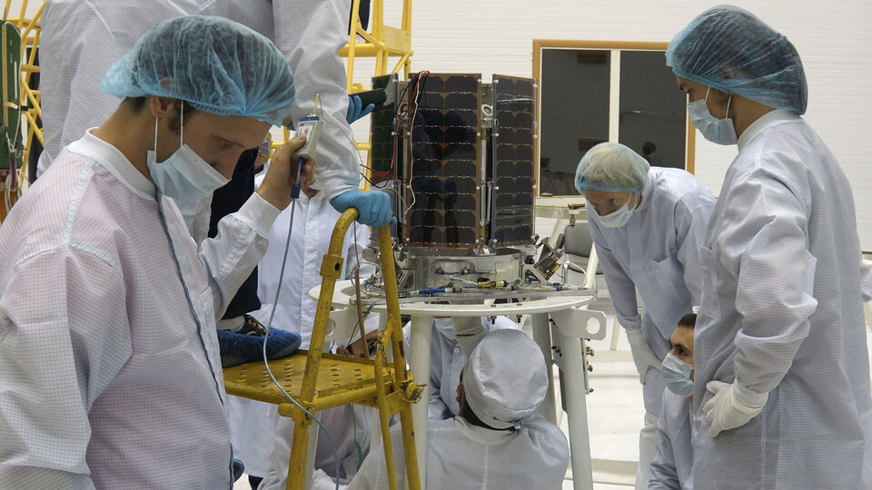 Integration of the Sputnix satellite before launch