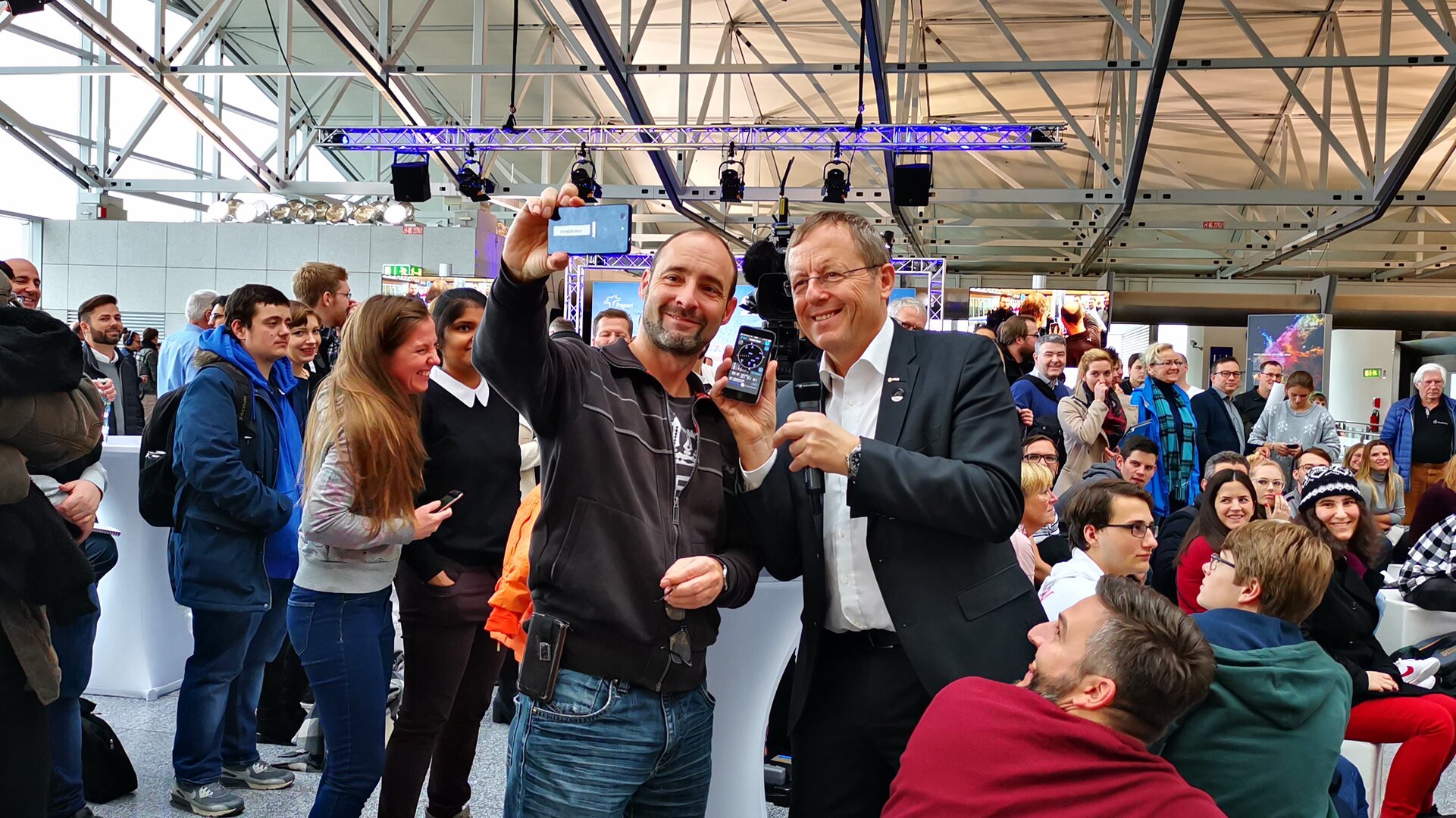 Selfie mit ESA-Chef Jan Wörner auf dem Spacetalks in Frankfurt