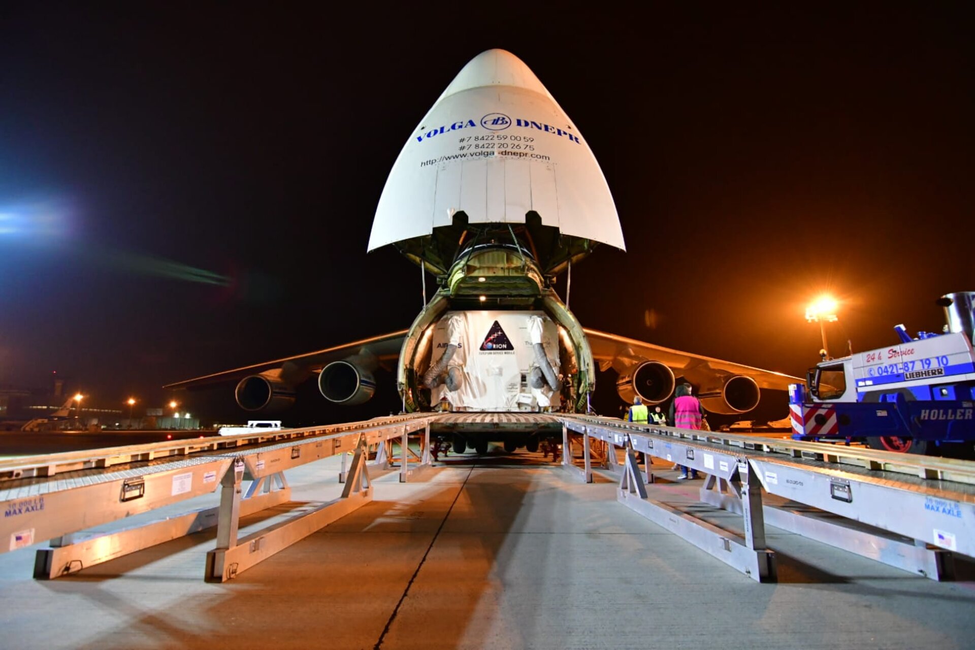 The nosecone of the Antonov An-124 was opened in order to load the European Service Module