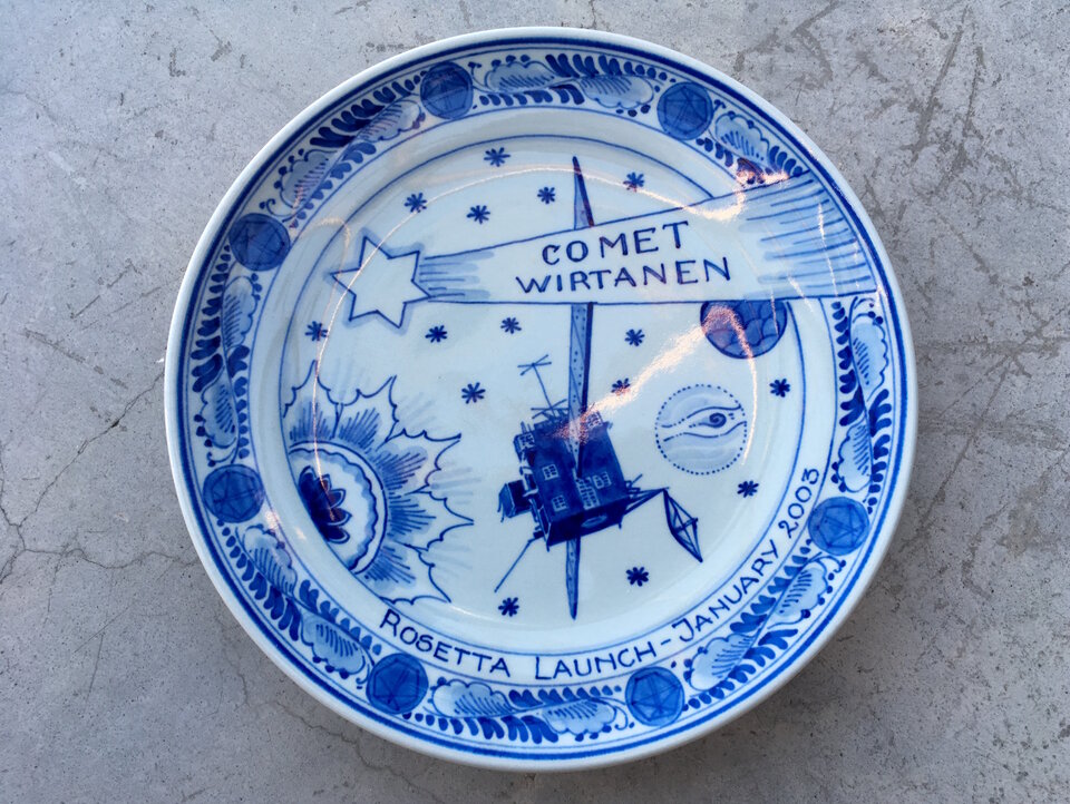 Delft porcelain plate