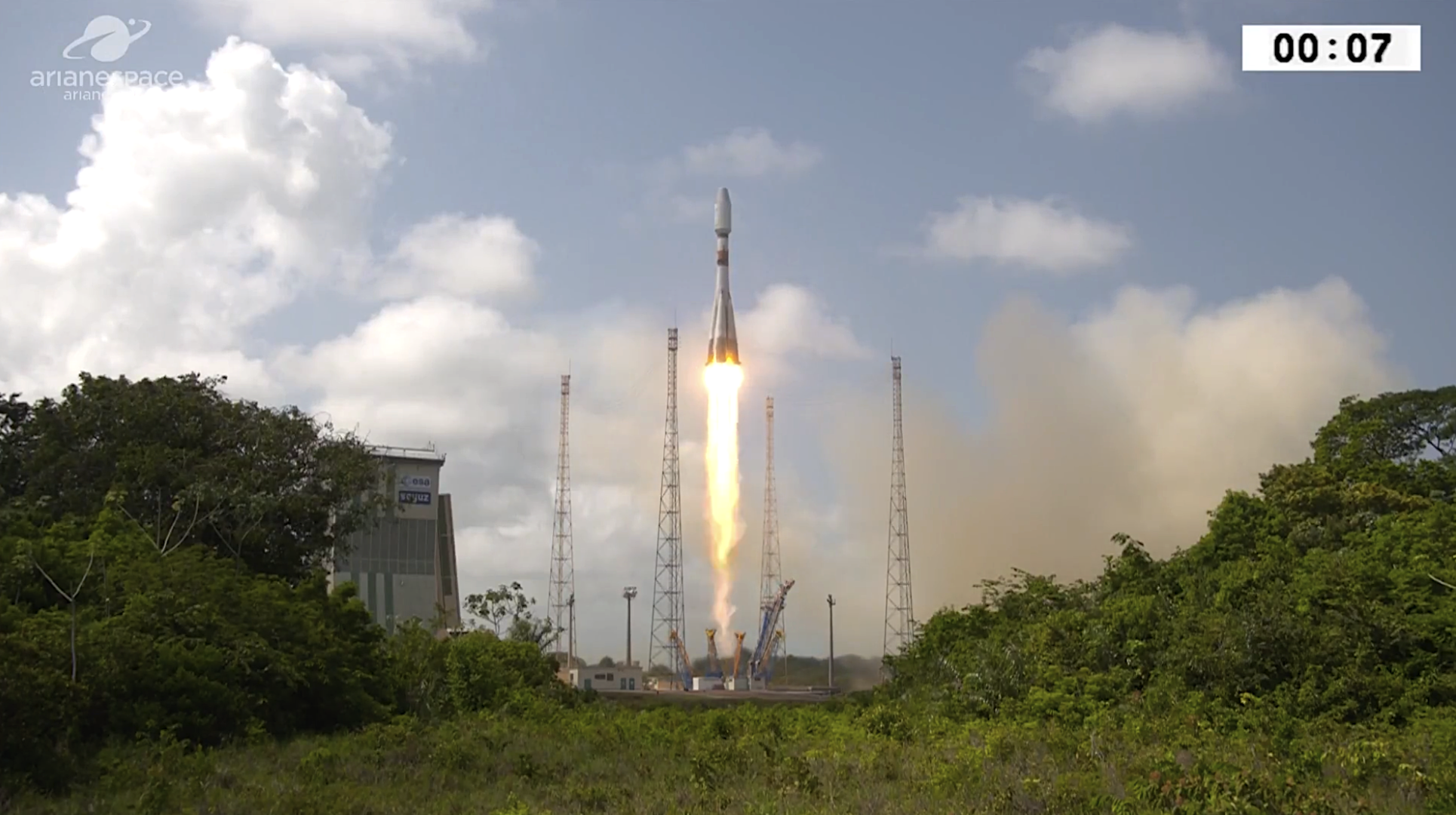 Liftoff of Soyuz on flight VS20