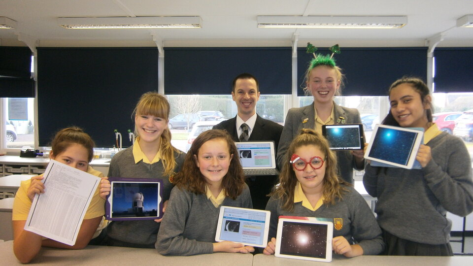 Students analysing Comet 46P