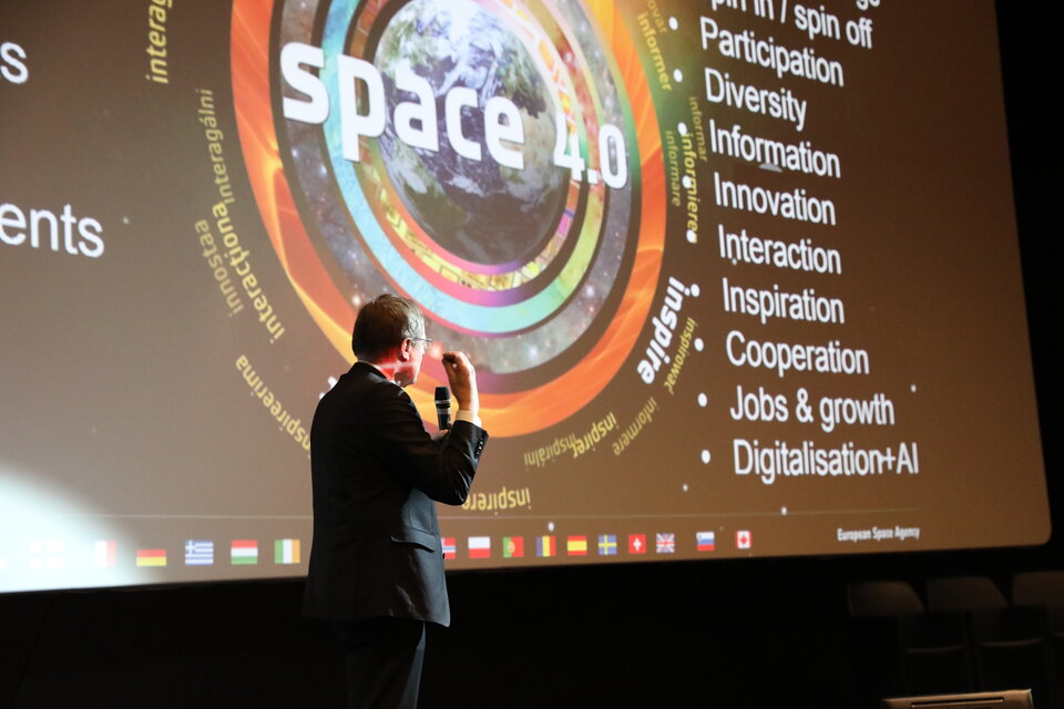 ESA DG Jan Wörner gives an inspiring presntation at ESERO Italy launch