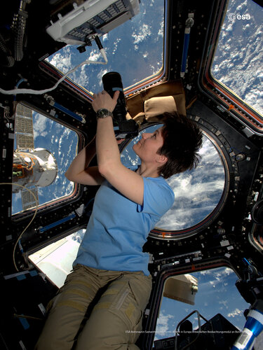 ESA-Astronautin Samantha Cristoforetti in der Beobachtungskuppel