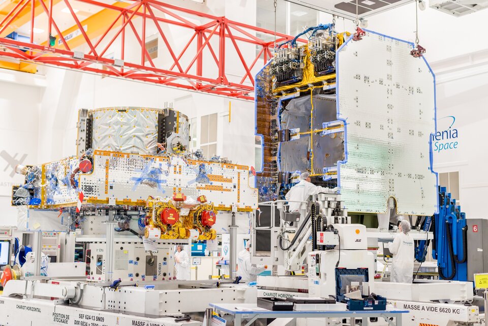 First Spacebus Neo payload and service module side-by-side, before mating