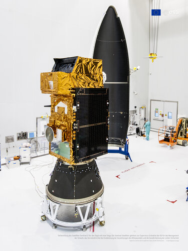 Vorbereitung des Satelliten Sentinel-2 für den Start mit einer Vega