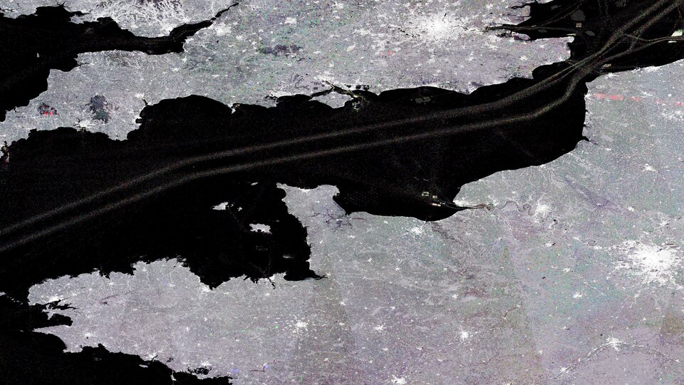 Satellite radar image showing English Channel traffic