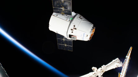 Dragon arriving at Space Station