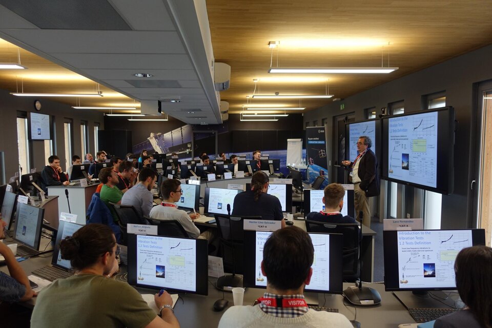 CubeSat teams in training session