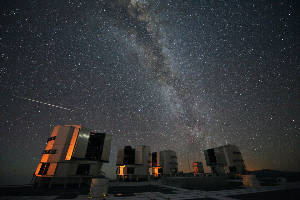 Perseids over the VLT