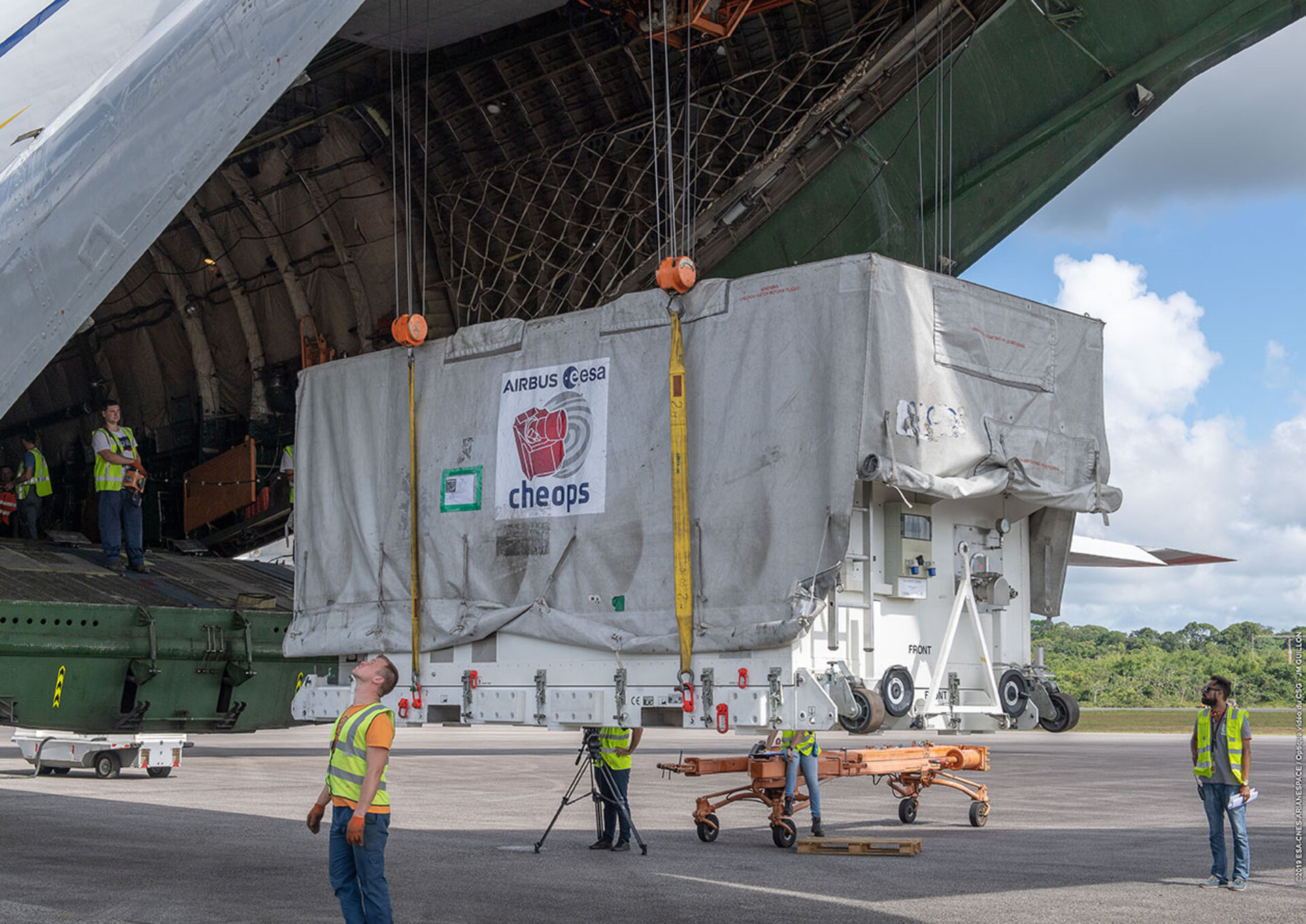 Cheops arrives in Kourou