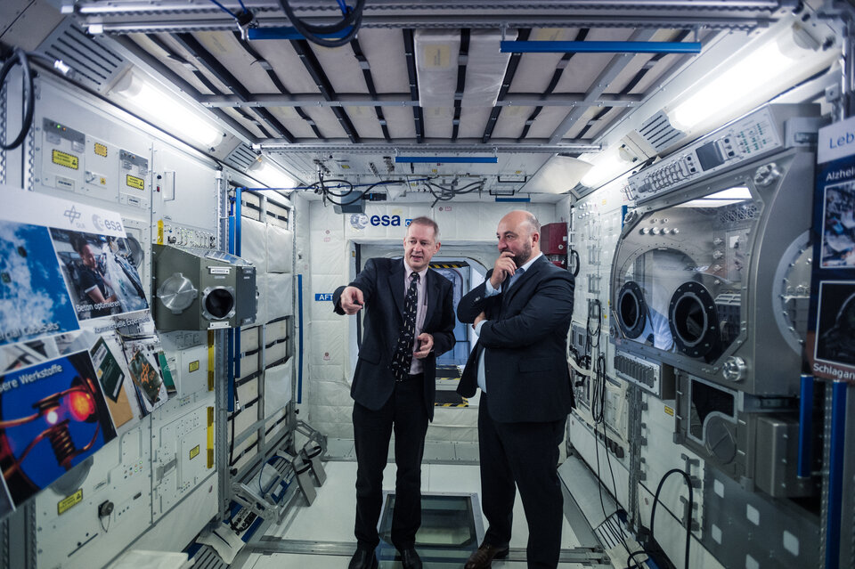 Frank de Winne, qui est à la tête de l'EAC, avec Étienne Schneider, Vice-Premier ministre du Luxembourg